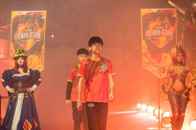 队整体的 队整体的